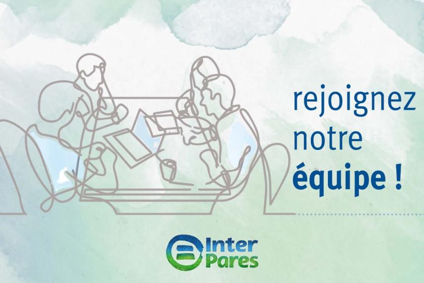 Illustration de quatre personnes assises à un bureau. Le texte à côté indique
