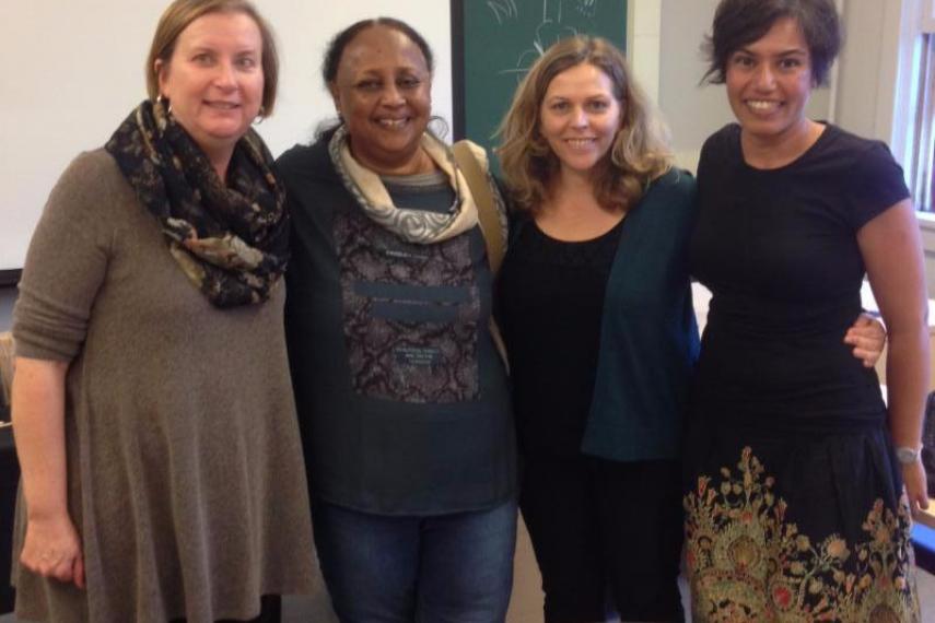 Beth Woroniuk (militante féministe pour la paix), Dre Asha El-Karib, Rebecca Tiessen (professeure à l'Université d'Ottawa) et Rita Morbia (directrice générale d'Inter Pares).