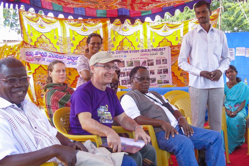 India – West Africa exchange: Indian farmers explain their experiences with genetically engineered cotton to Canadian and African participants.