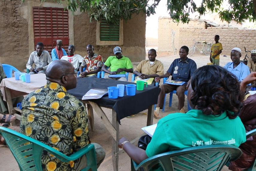 Les producteurs-chercheurs en rencontre avec les membres du personnel d’Inter Pares et de COPAGEN