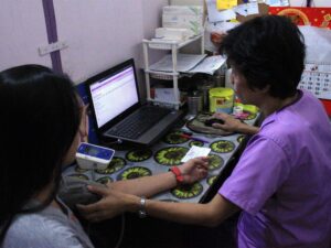 Aux Philippines, des lois restrictives et le conservatisme religieux limitent l’accès de tous aux soins de santé sexuelle et reproductive.